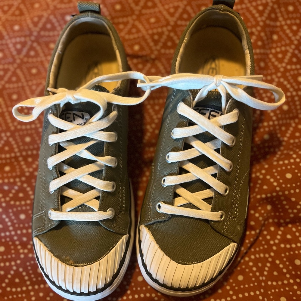 Green Keens Size 8.5